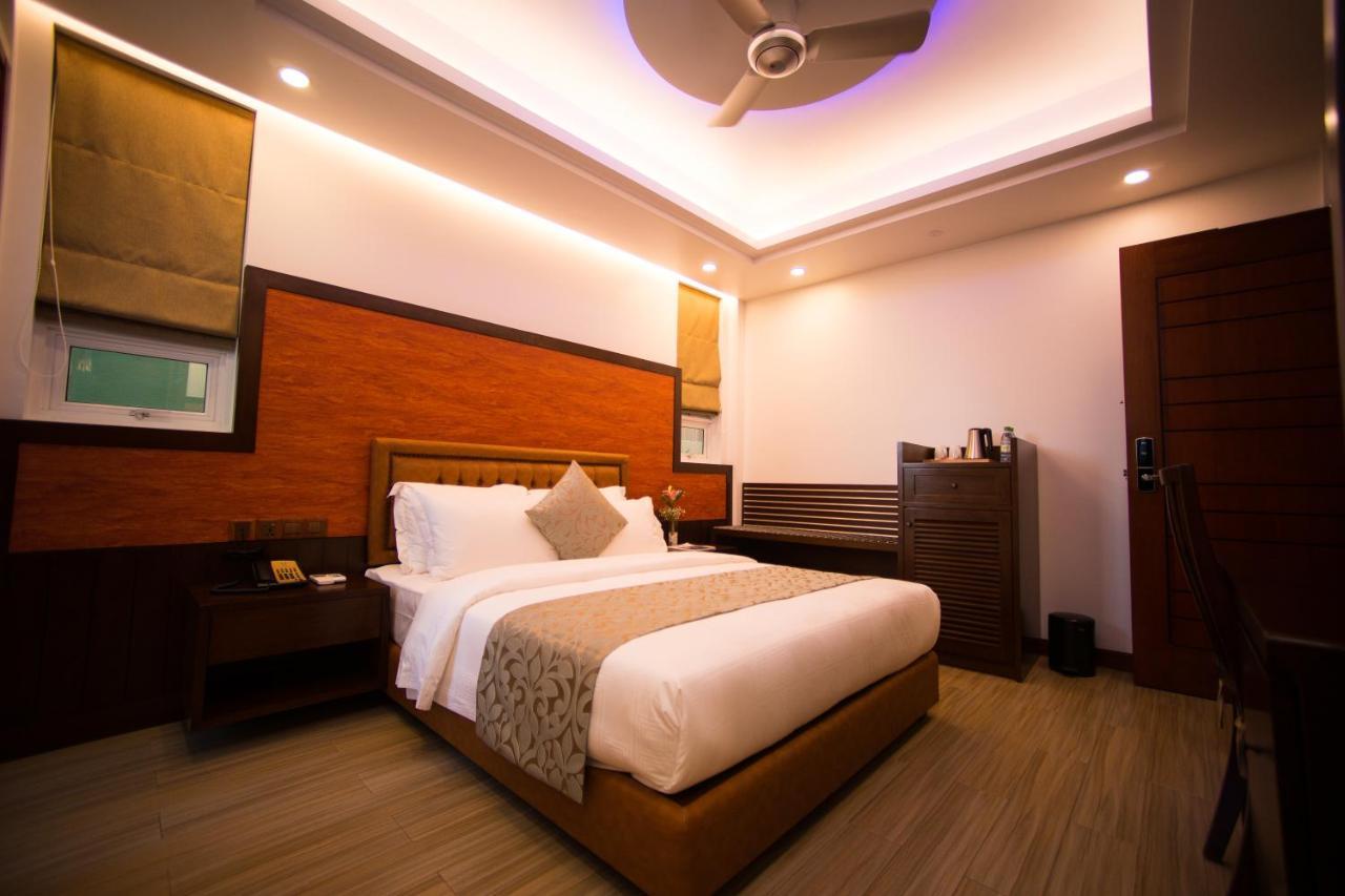 Osmium Hotel Хулхумале Екстериор снимка