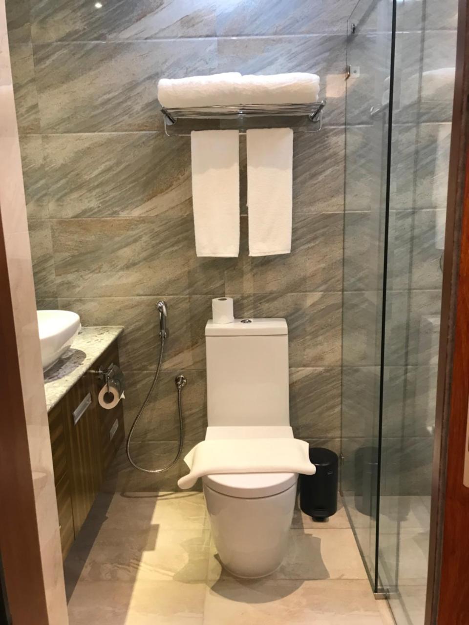 Osmium Hotel Хулхумале Екстериор снимка