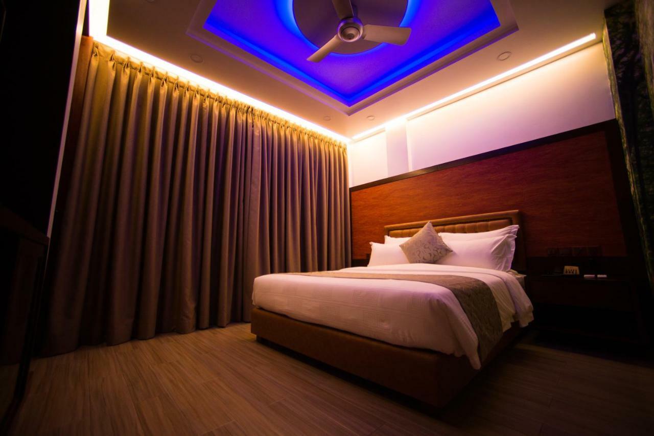 Osmium Hotel Хулхумале Екстериор снимка