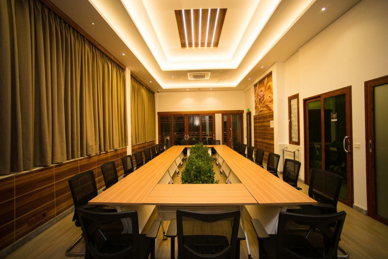 Osmium Hotel Хулхумале Екстериор снимка